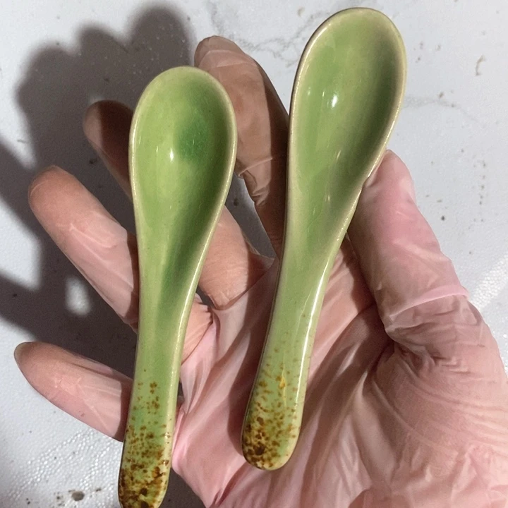 瓷片洒金帝王绿汤勺一对
