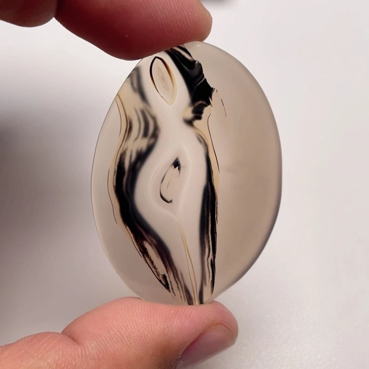 玛瑙/玉髓颈饰未镶嵌宝*