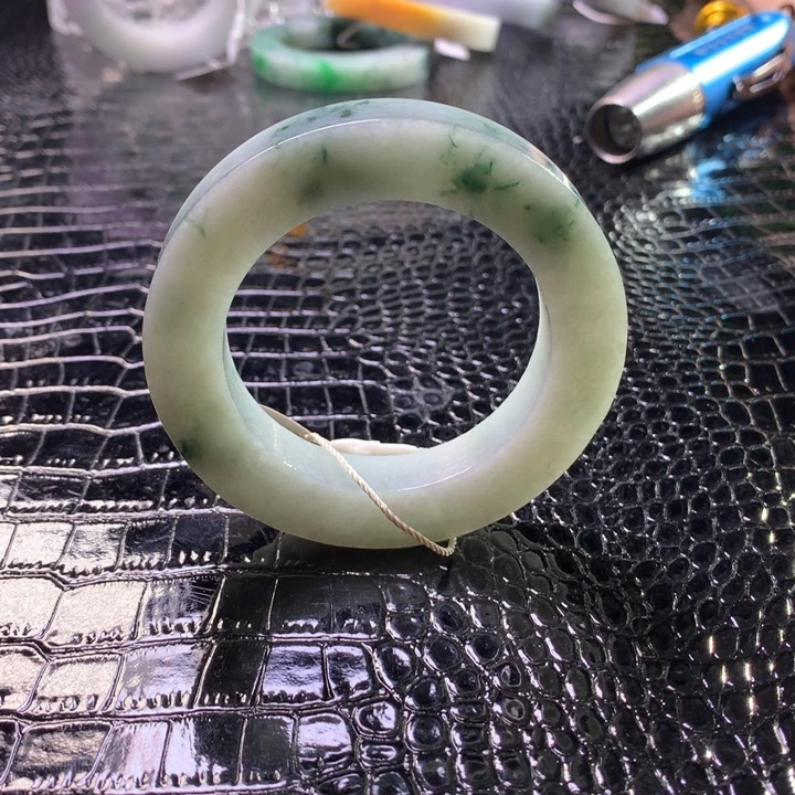 定制翡翠未镶嵌手镯