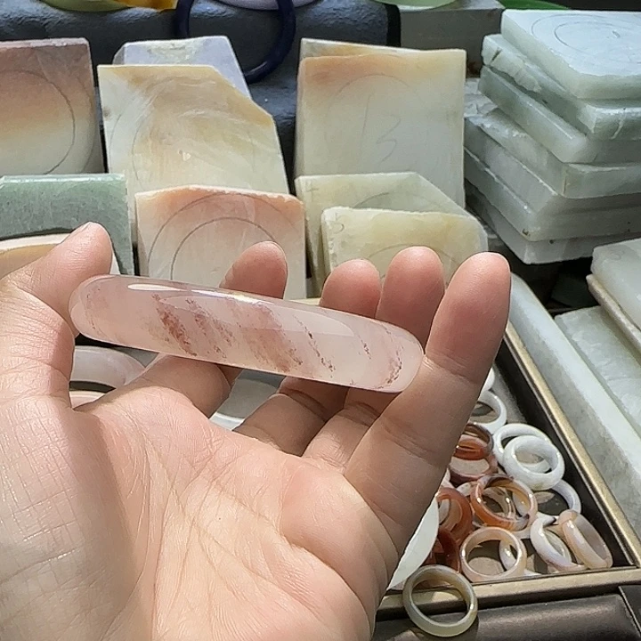石英质玉未镶嵌手镯