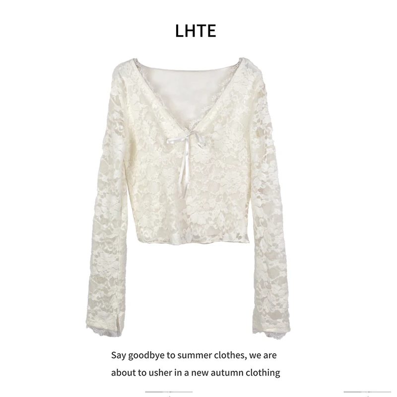 青青大码女装纯欲风白色胖MM显瘦蕾丝拼接v领打底衫女秋冬季C4431