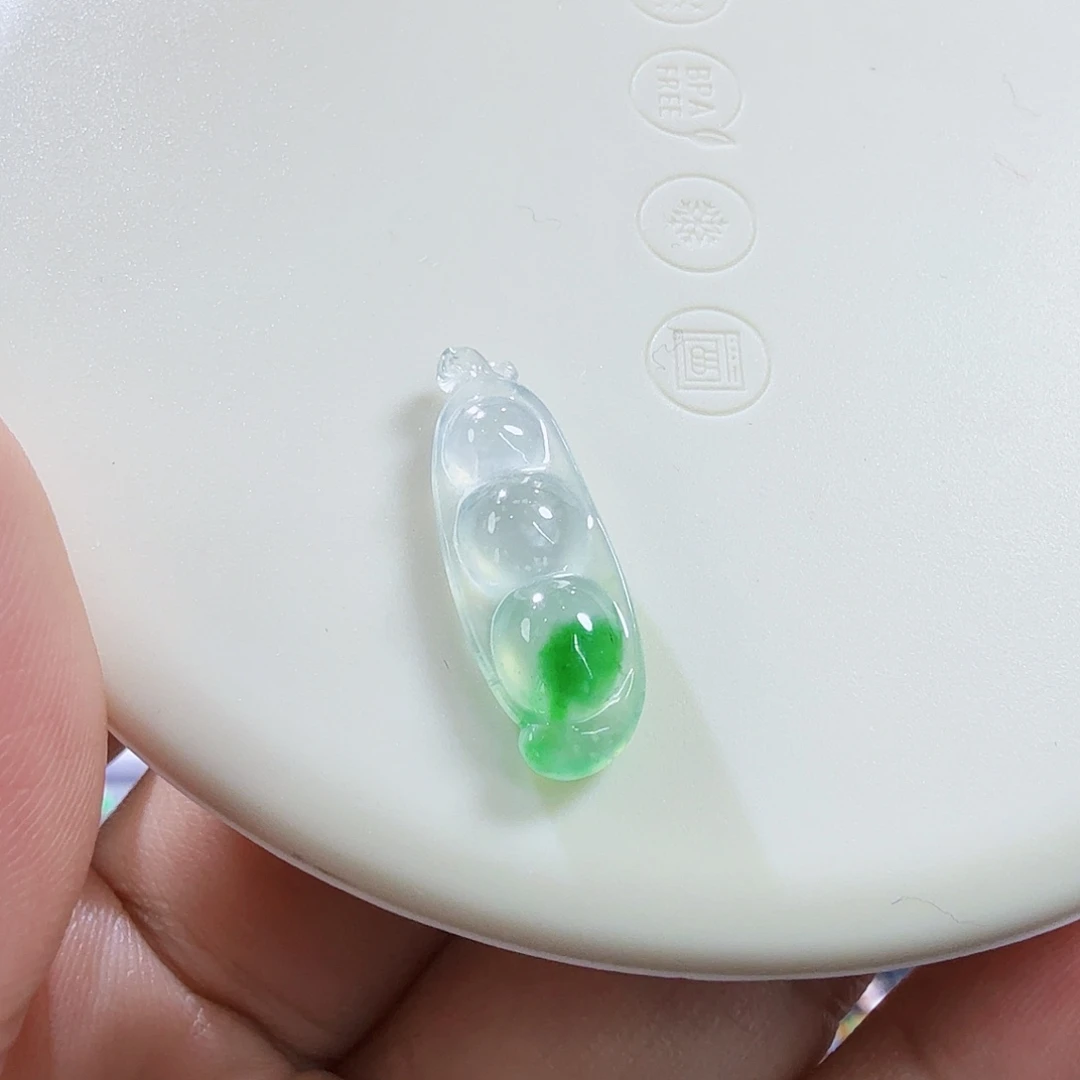 翡翠未镶嵌颈饰裸石