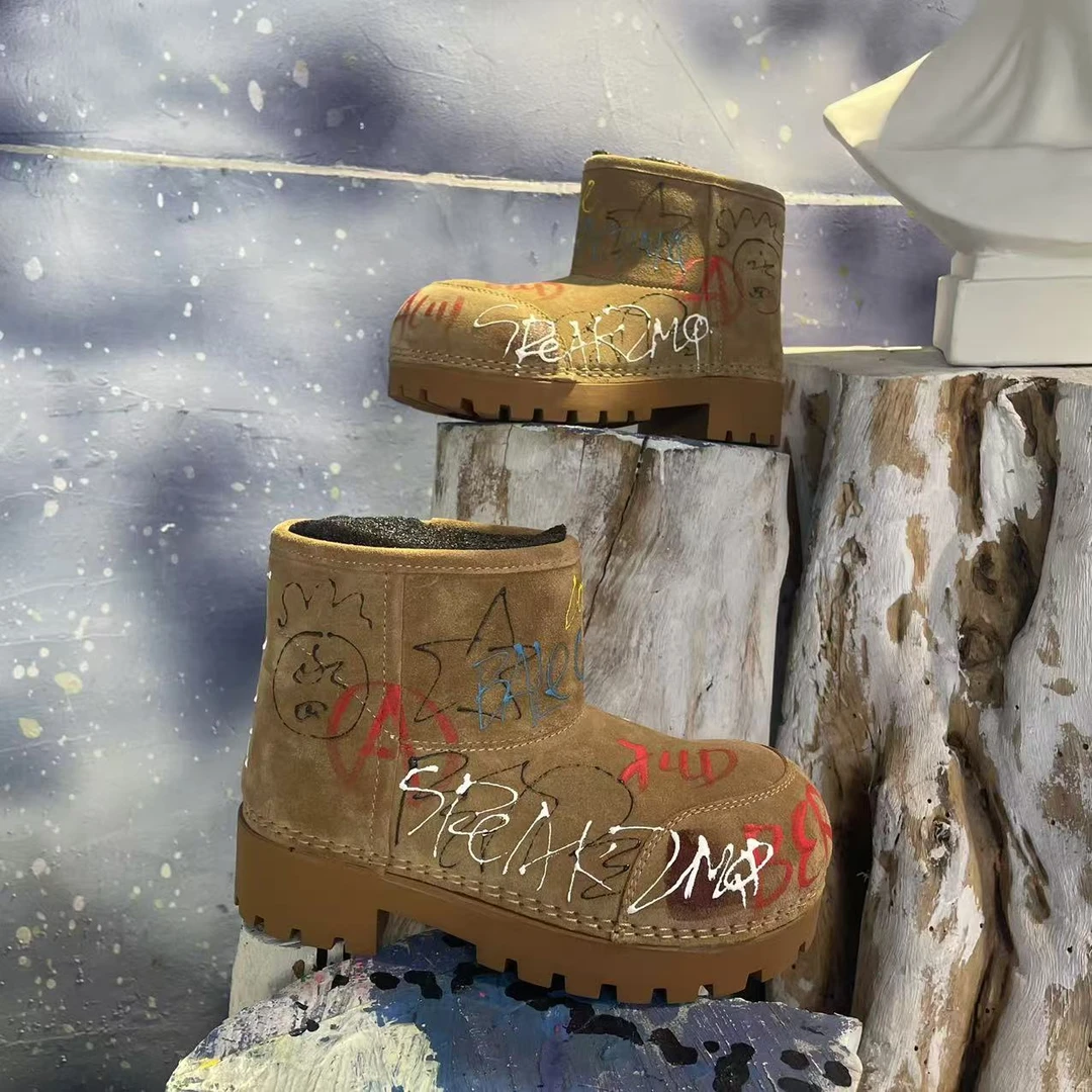 MUWEILIU/木卫六2024冬季加绒新款米奇头涂鸦雪地靴时髦小众女鞋