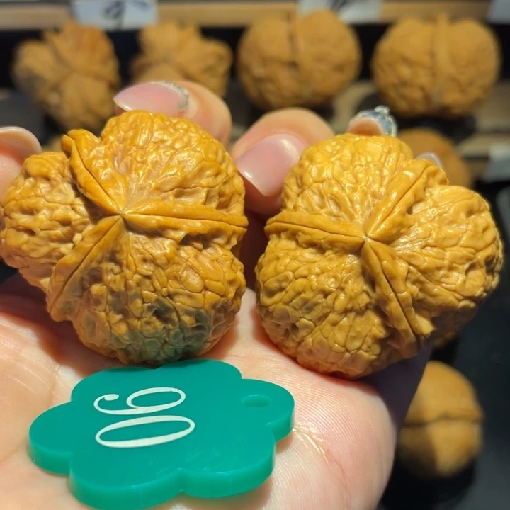 玉玺三棱核桃尺寸40