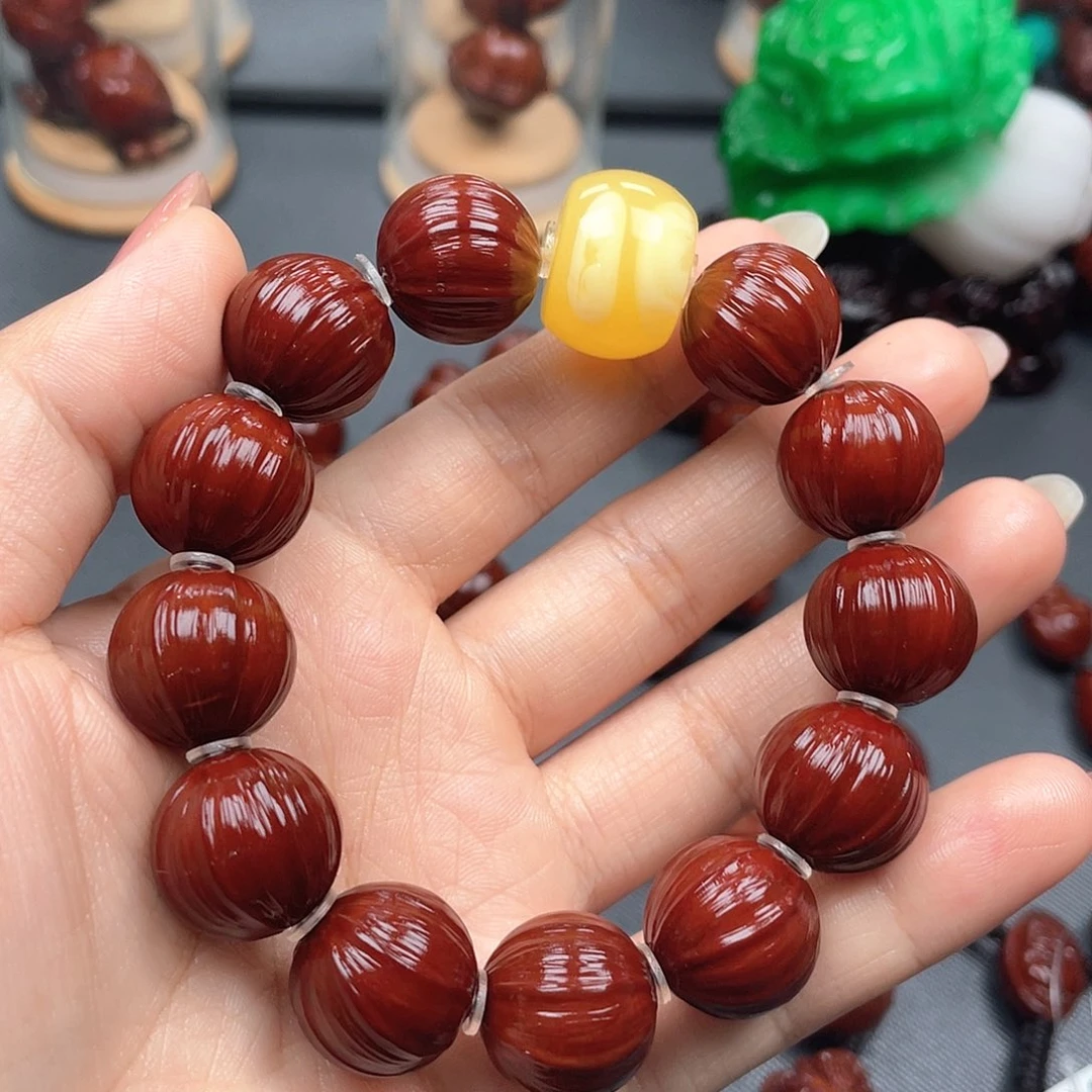 呵****橄榄核手串定风珠手串