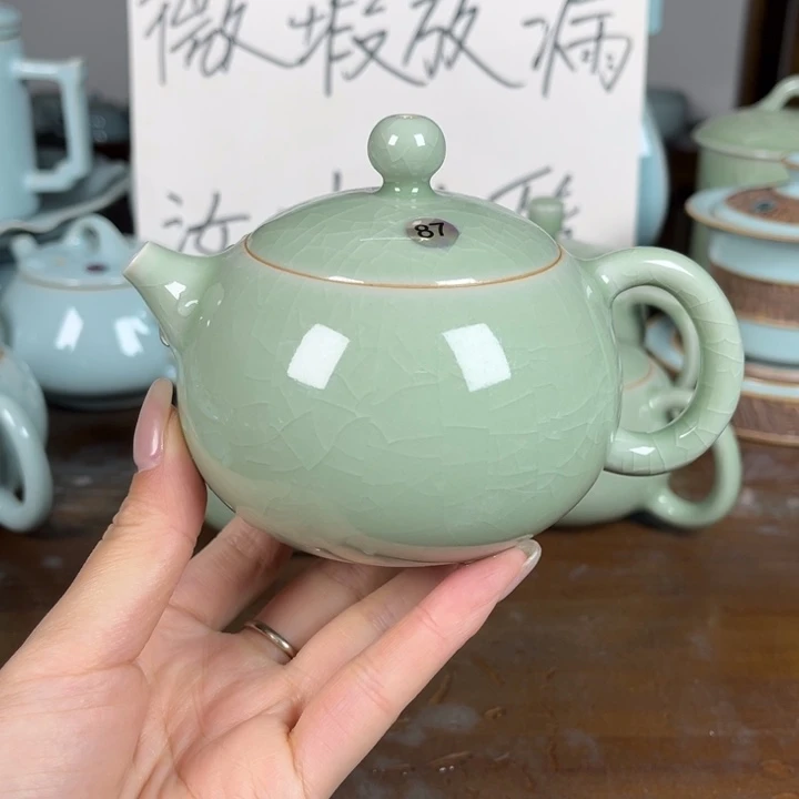 87号豆绿西施壶不完美
