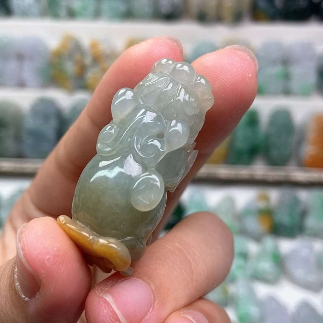 翡翠未镶嵌吊坠(赠链)