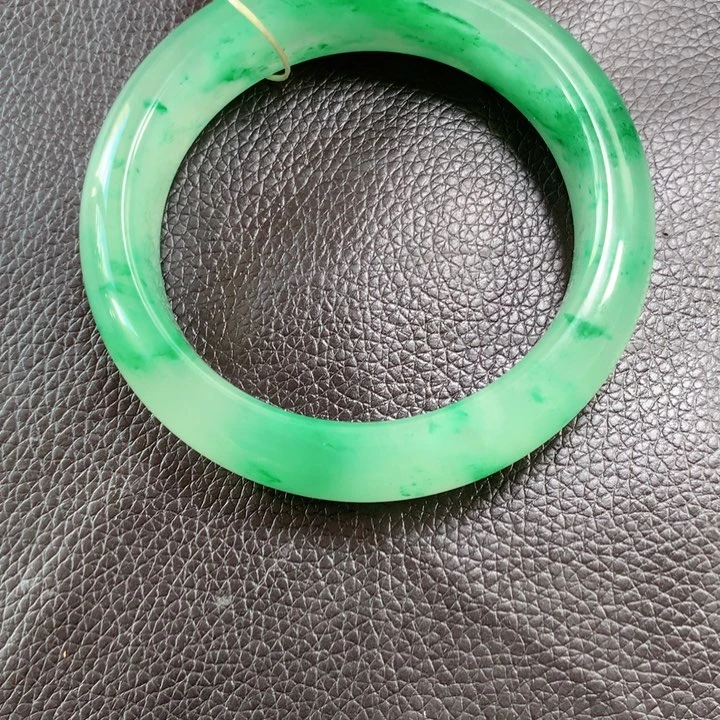 江***姐石英质玉未镶嵌手镯57.4