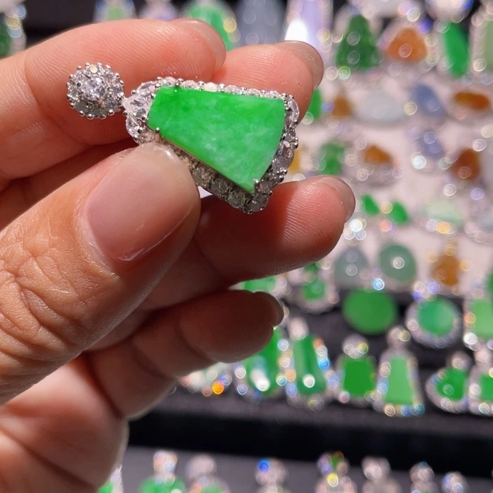 翡翠银S925镶嵌颈饰精品