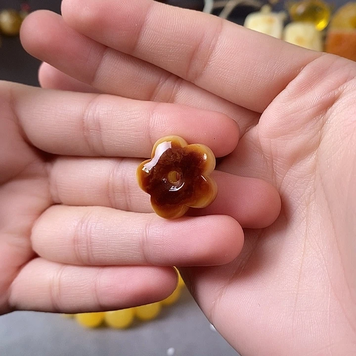 琥珀未镶嵌裸石小花