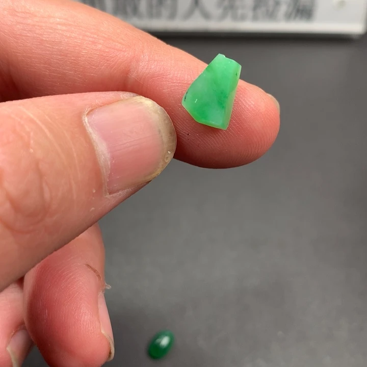 定制翡翠未镶嵌材料定制