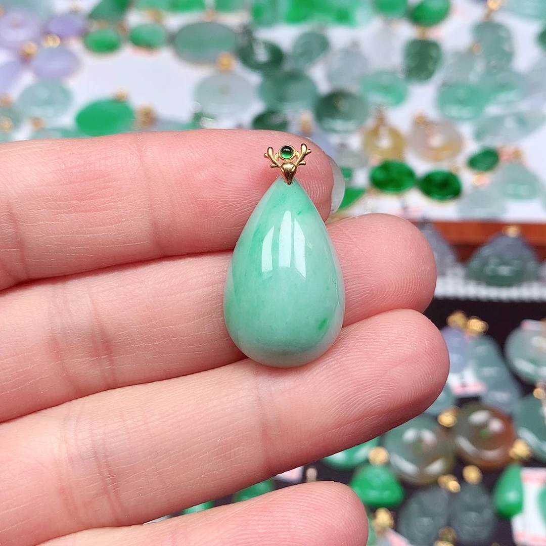 翡翠颈饰18K金镶嵌天然翡翠A货