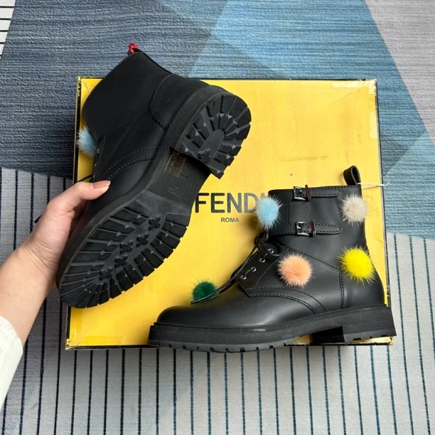 未使用 FENDI/芬迪 芬迪毛球短靴三六