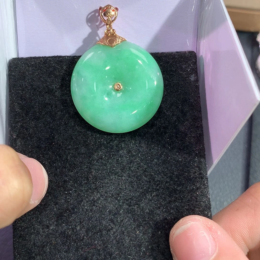 翡翠吊坠(赠链)18K金镶嵌