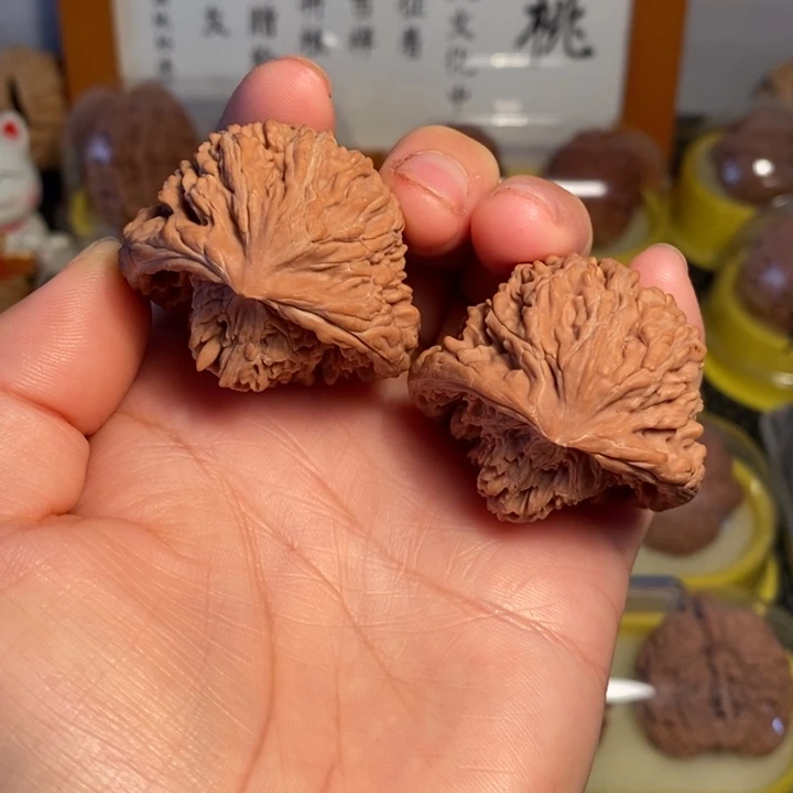 文玩核桃把件40四座楼怀抱子