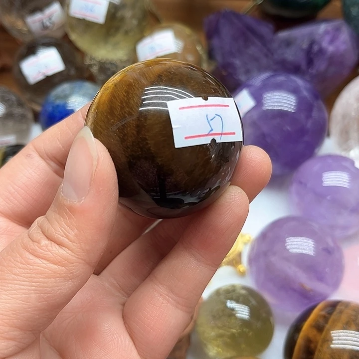 水晶135克黄虎晶球未镶嵌