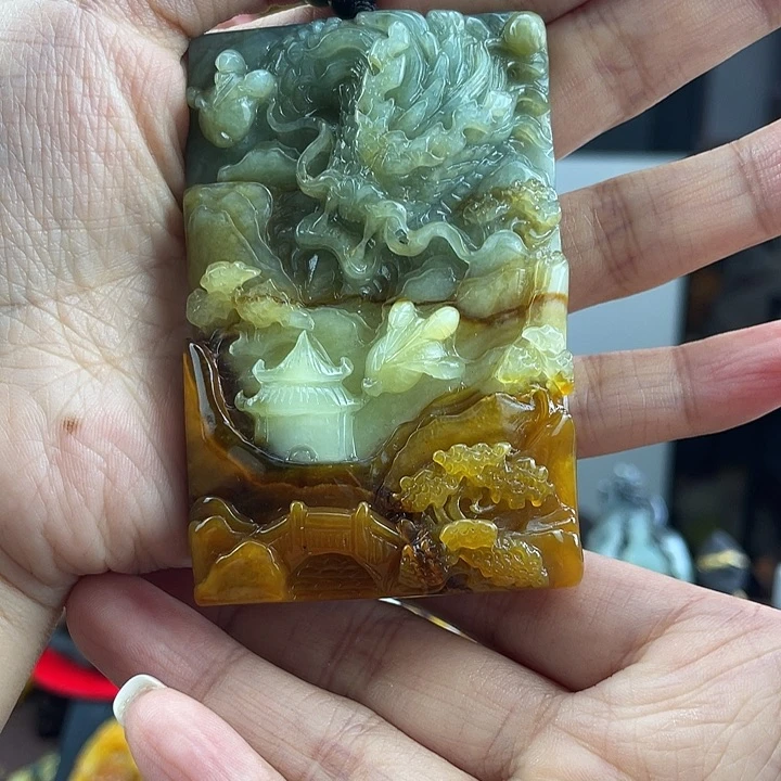 过***蛇纹石玉未镶嵌颈饰