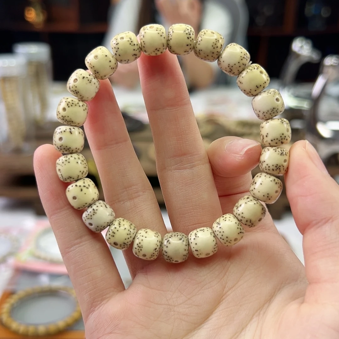 S****吊坠星月菩提Ll.10x9通体 小毛毛星 同枝果