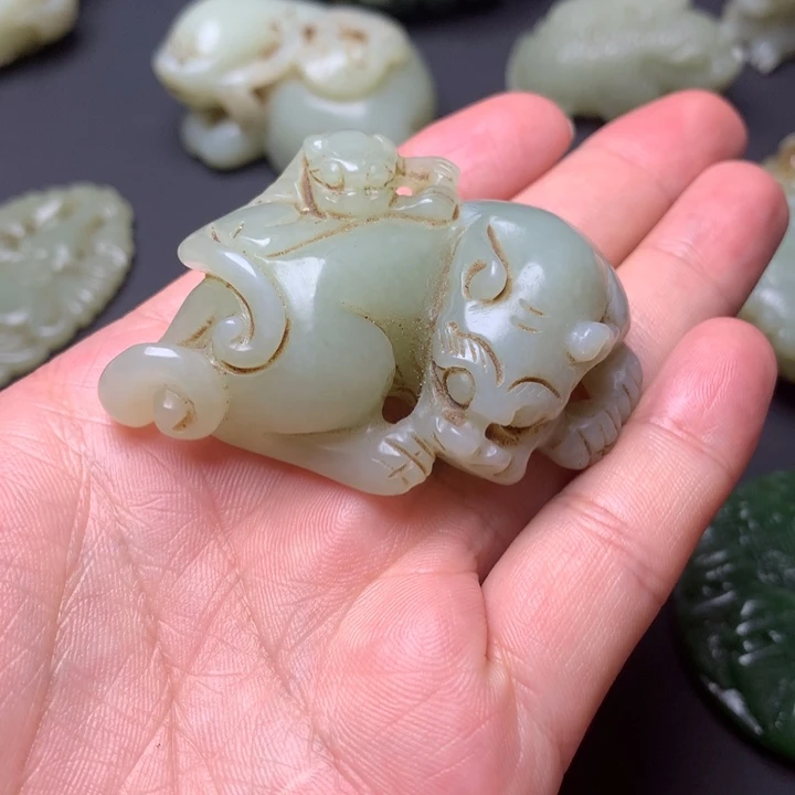 白***榆和田玉未镶嵌颈饰