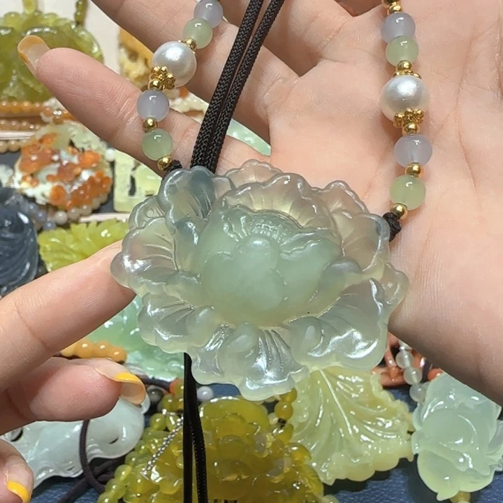未镶嵌蛇纹石玉吊坠