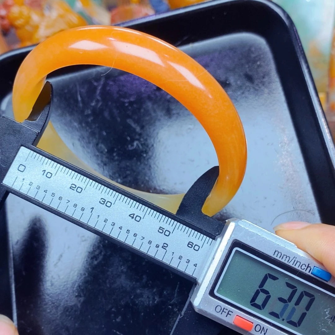 石英质玉（黄龙玉）未镶嵌颈饰