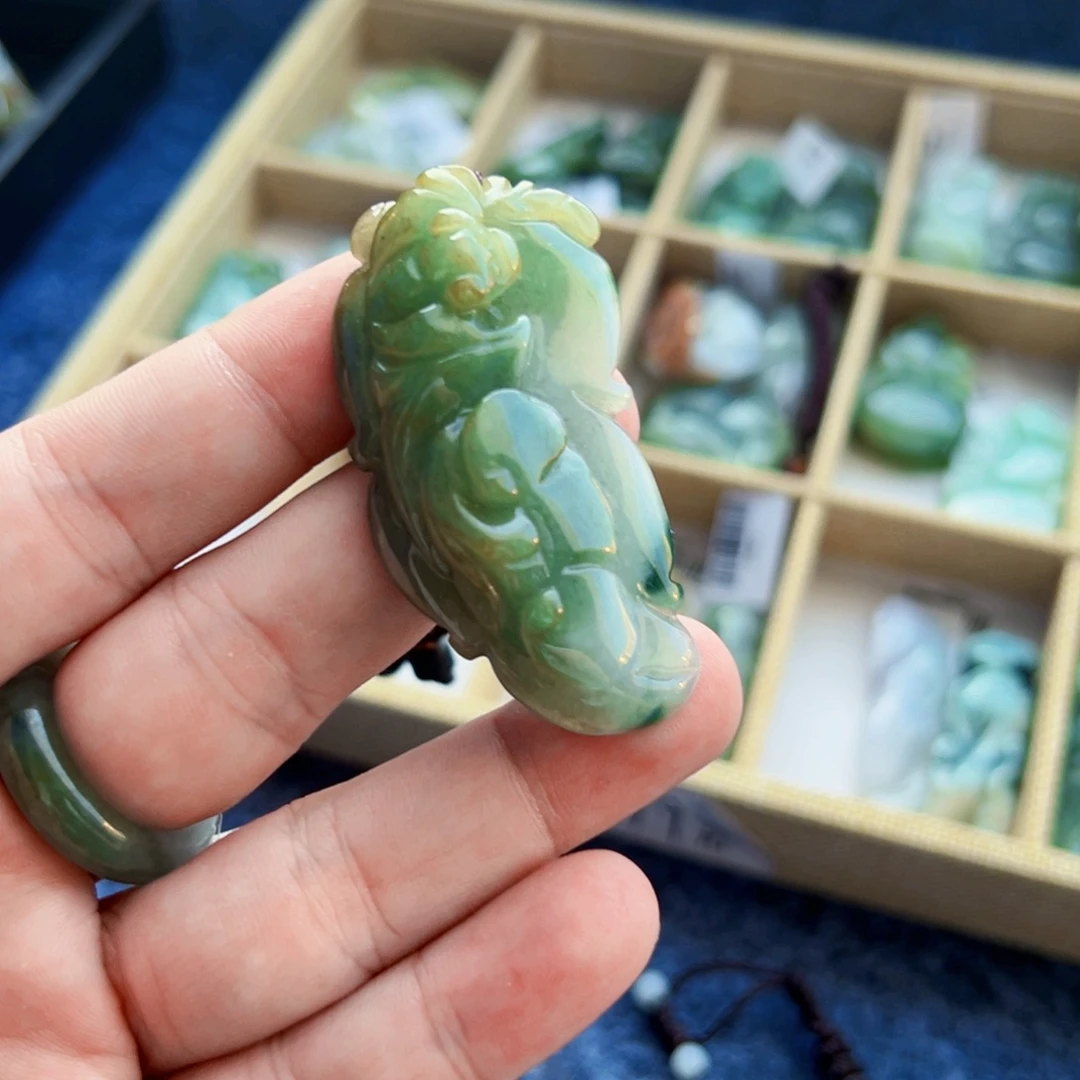 翡翠未镶嵌颈饰挂件