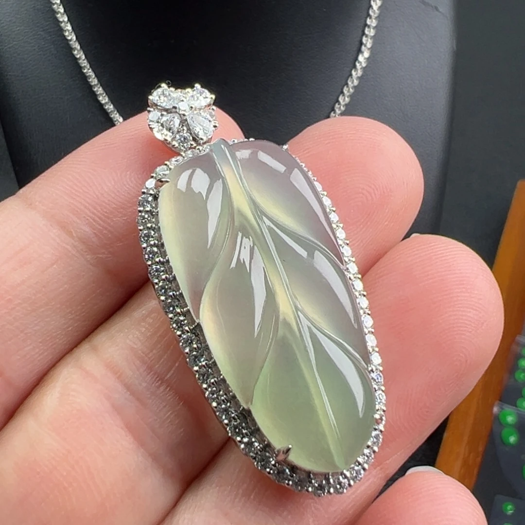 翡翠18K金镶嵌颈饰叶子30.7