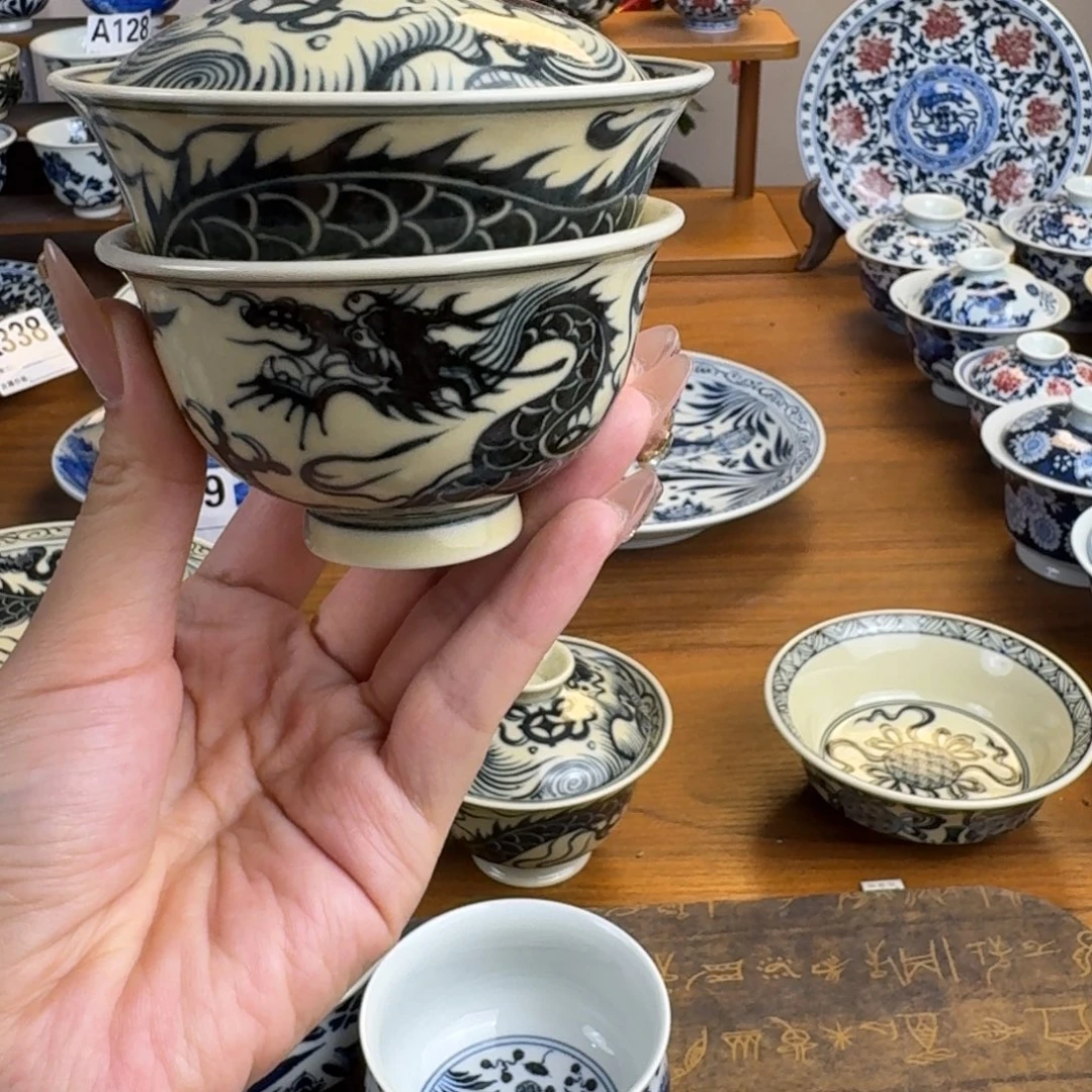 比***克龙纹二号釉压手杯盖碗