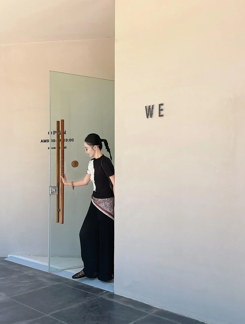 2025夏季新款法式肌理感立领显瘦印花T恤高腰黑色百褶阔腿裤套装