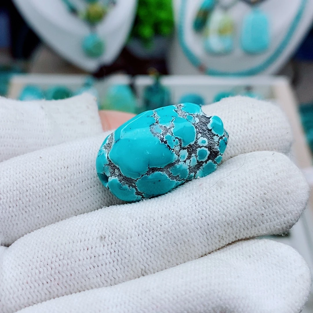 绿松石未镶嵌颈饰