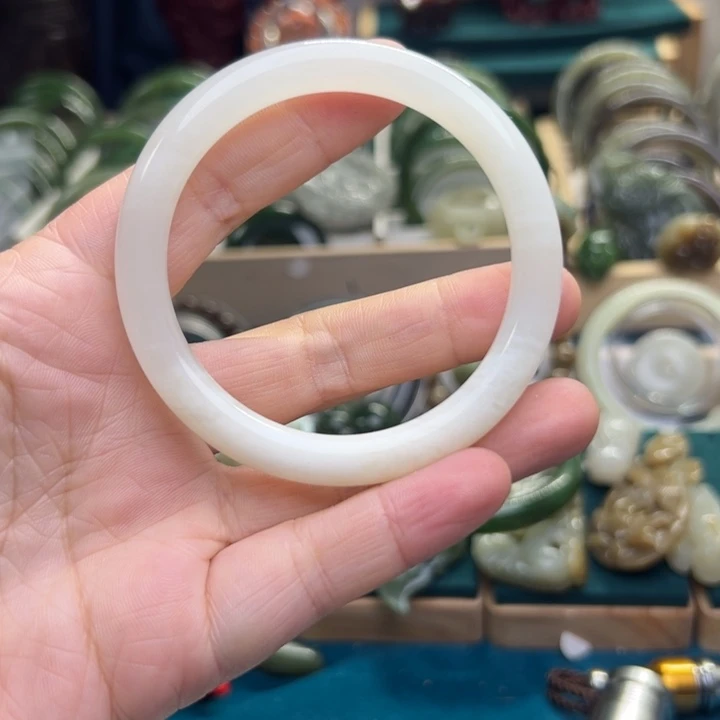 和田玉手镯未镶嵌56.8圈围0402