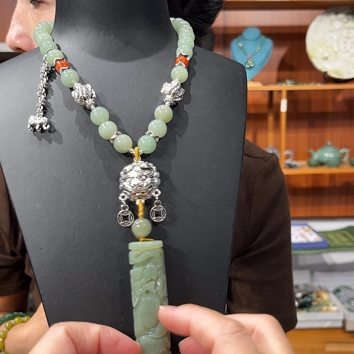 颈饰未镶嵌和田玉