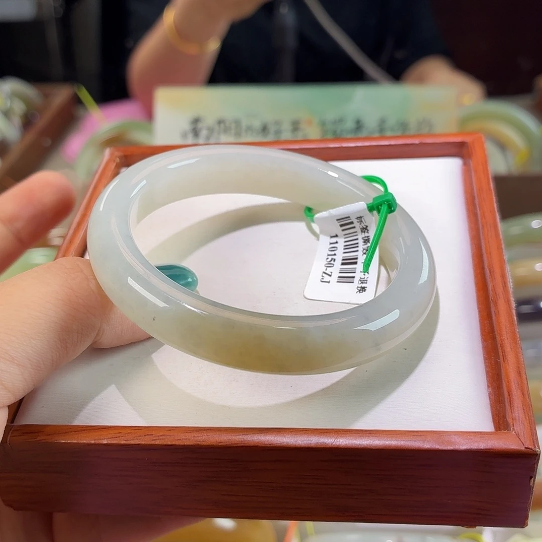 和田玉手镯未镶嵌54