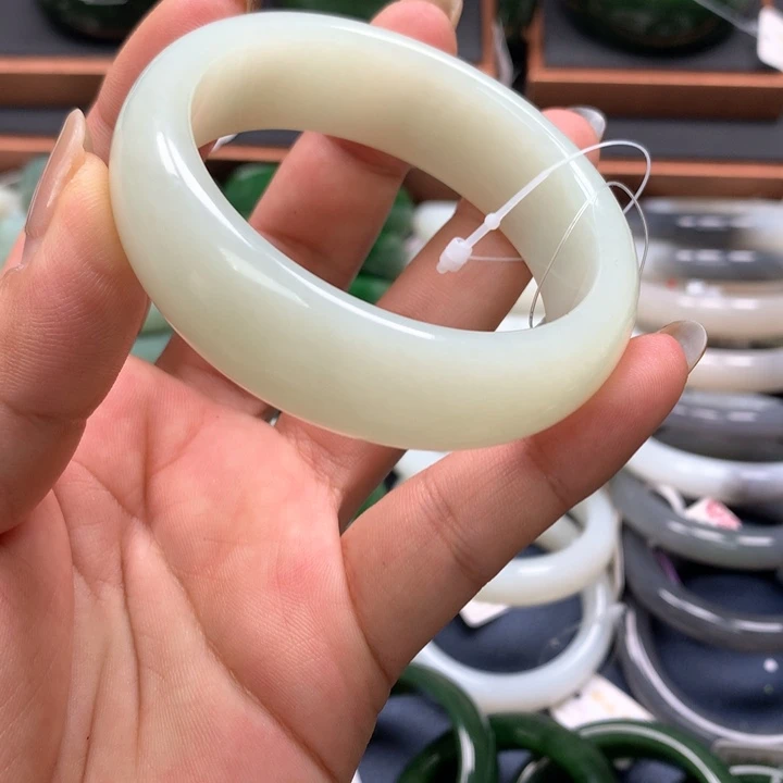 【闪购商品】未镶嵌手镯和田玉