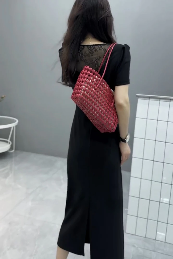 法式方领气质收腰显瘦短袖黑色连衣裙夏季新款设计感修身开叉裙子