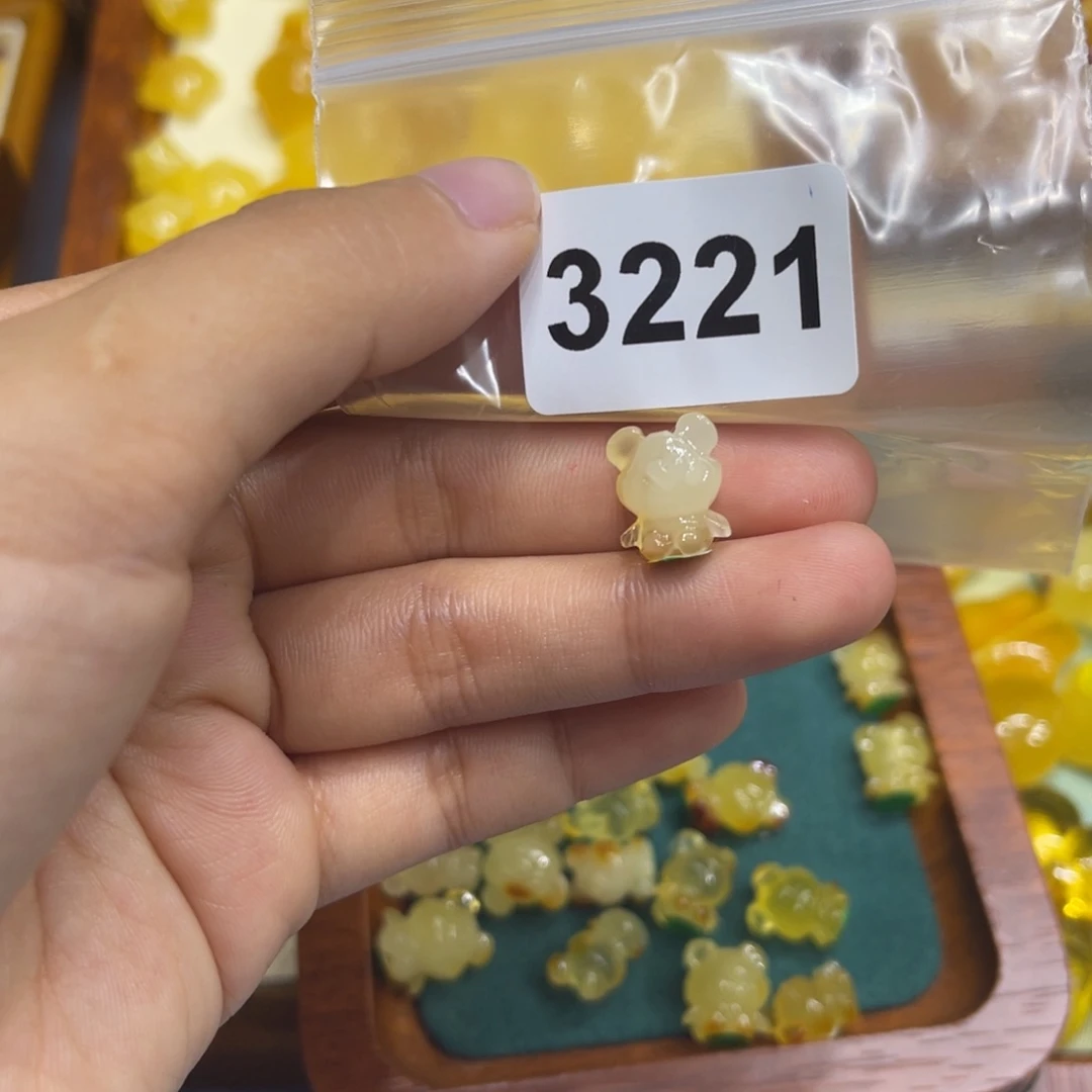 未镶嵌琥珀珠宝奇石
