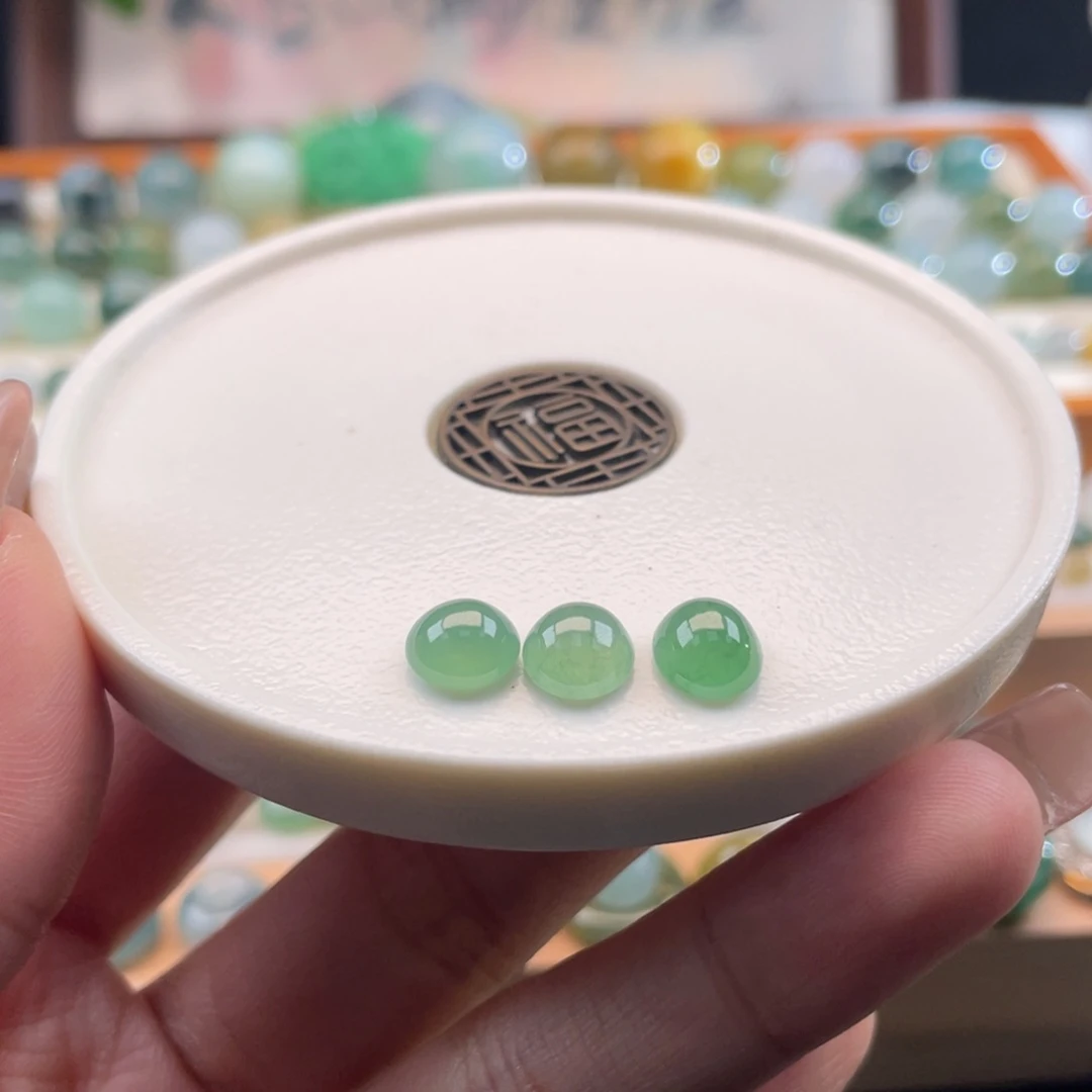 未镶嵌定制翡翠天然缅甸翡翠a货蛋面，多样性发其一