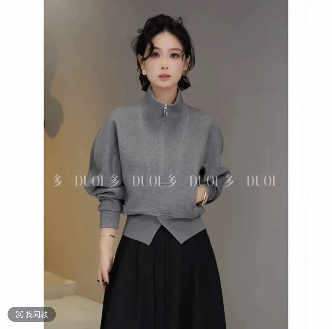 多一“立领”2025秋季螺纹松紧开叉半拉链立领出游服装女卫衣长袖