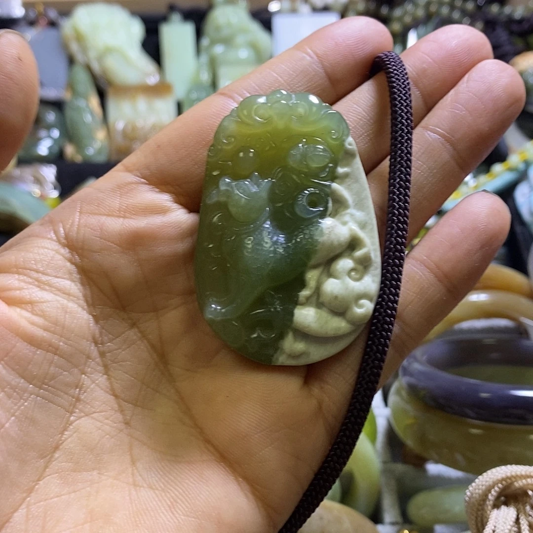 岫玉未镶嵌手镯狗