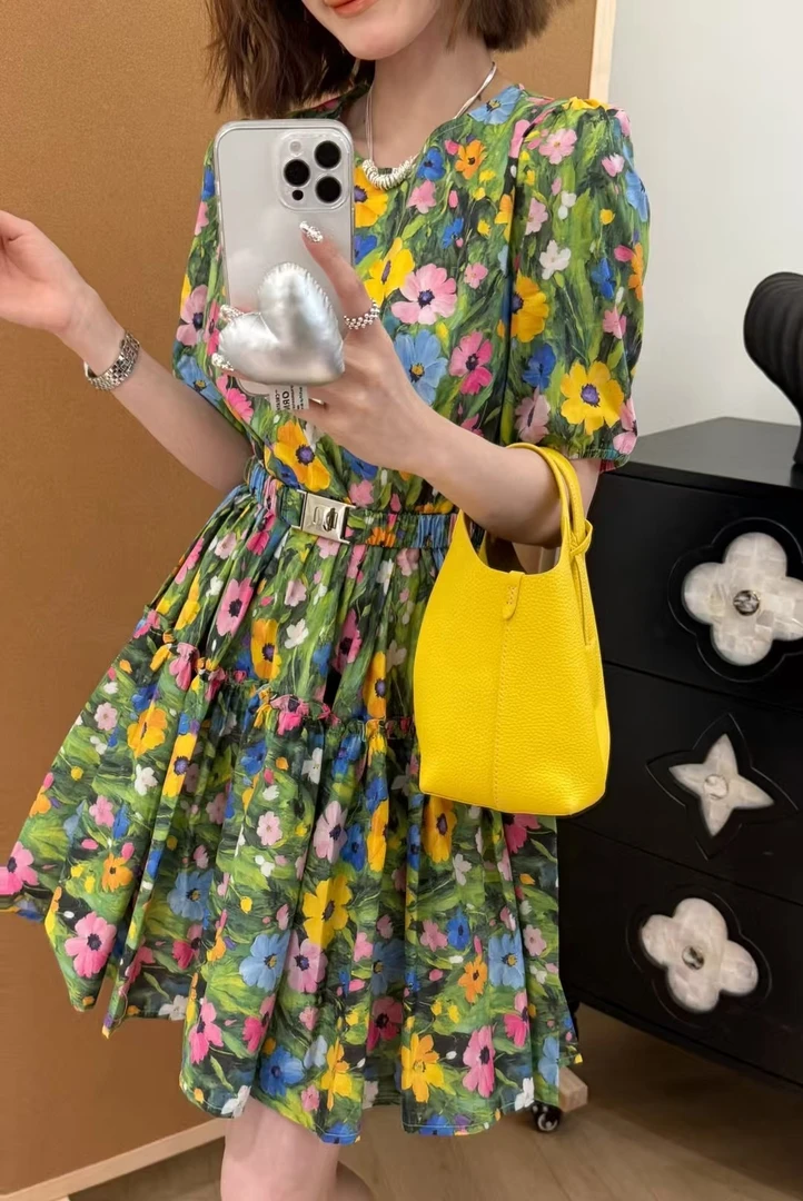 [娜娜家】欧货碎花夏季法式显瘦休闲风连衣裙裙子设计师短款泡泡袖