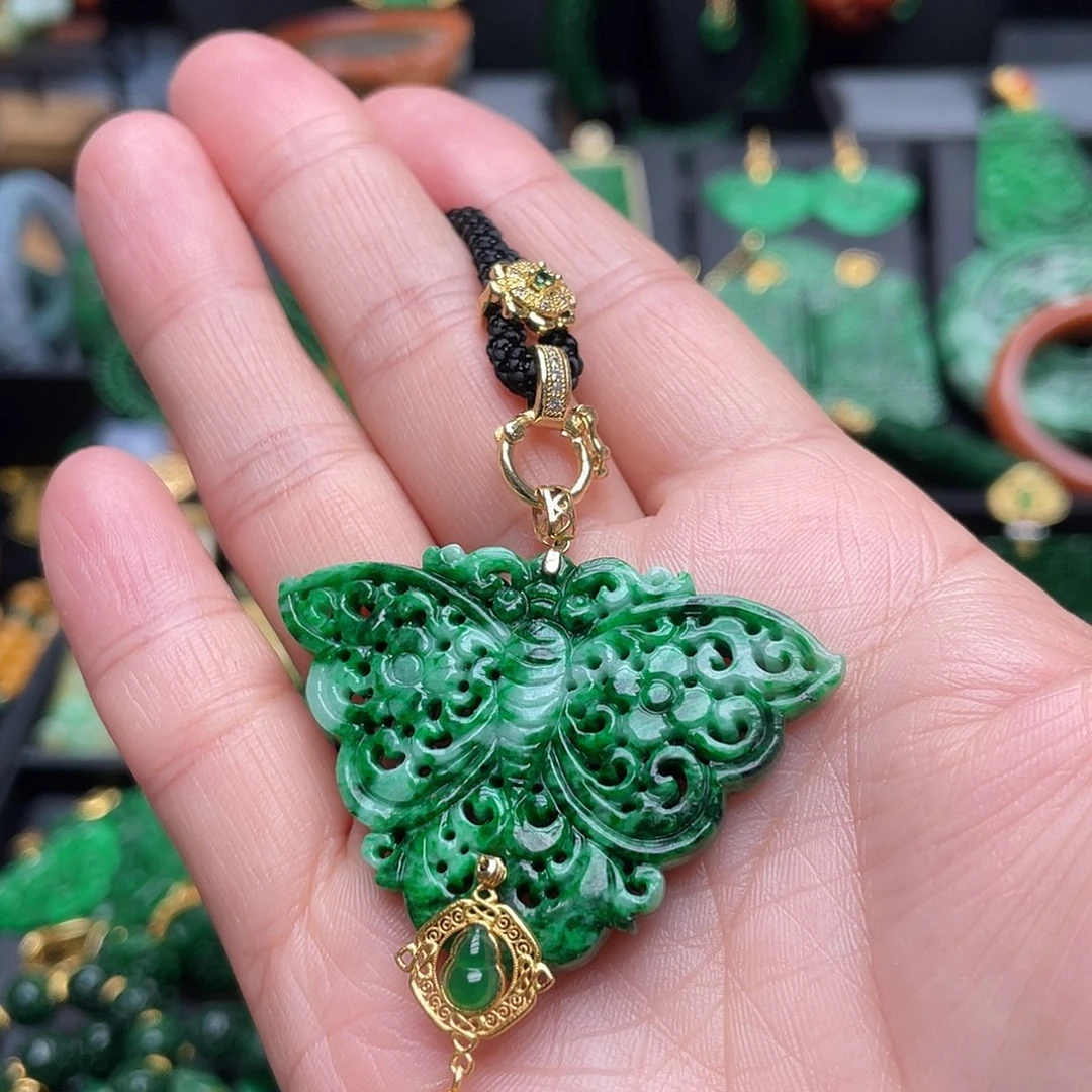 翡翠18K金镶嵌颈饰