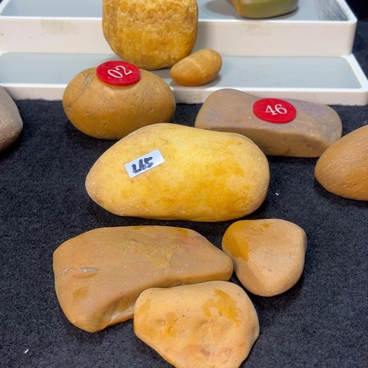 玖***柒天然黄蜡石不染色