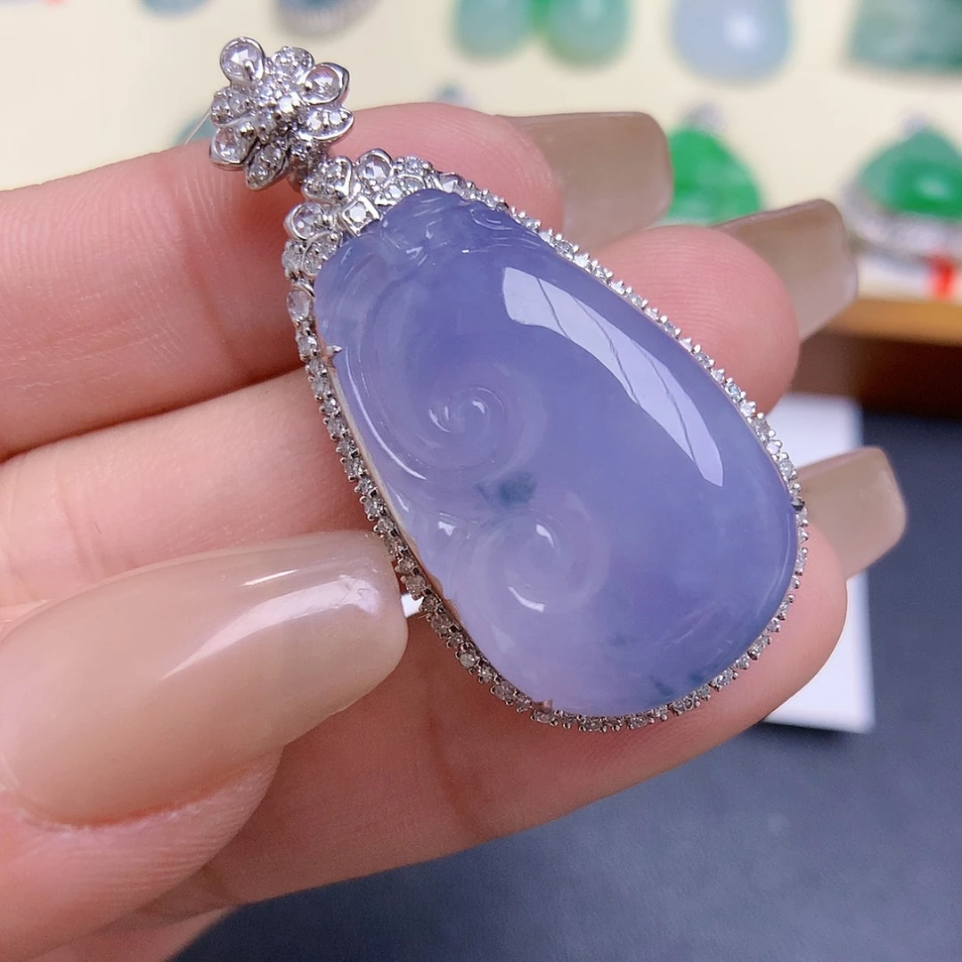 翡翠颈饰18K金镶嵌如意