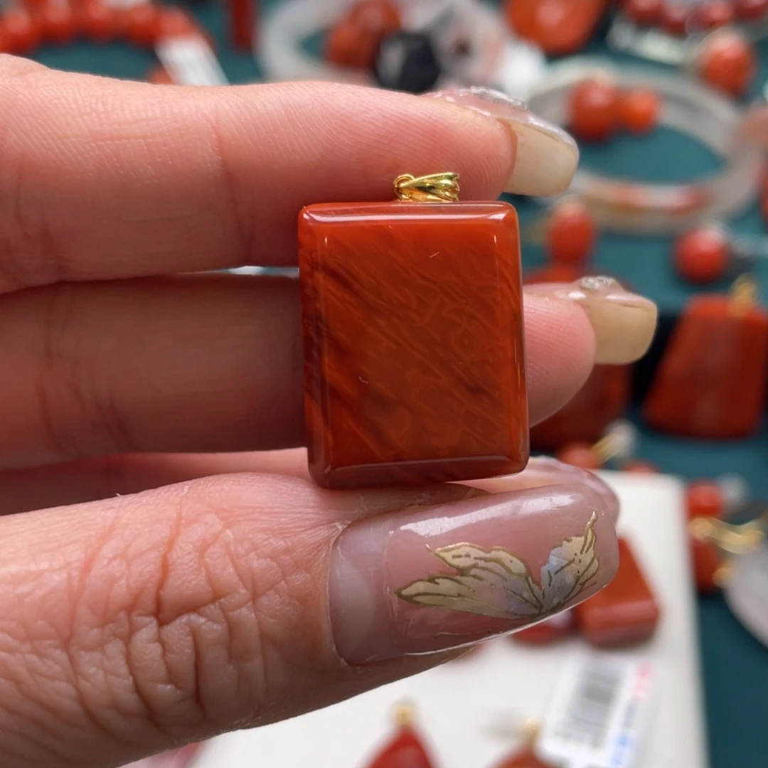 南红玛瑙18K金镶嵌川料南红满肉火焰意境无事牌吊坠