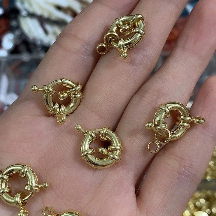 3个金色方向盘扣头