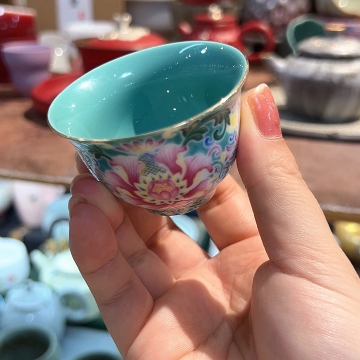 瓷片漂亮的小茶具耶