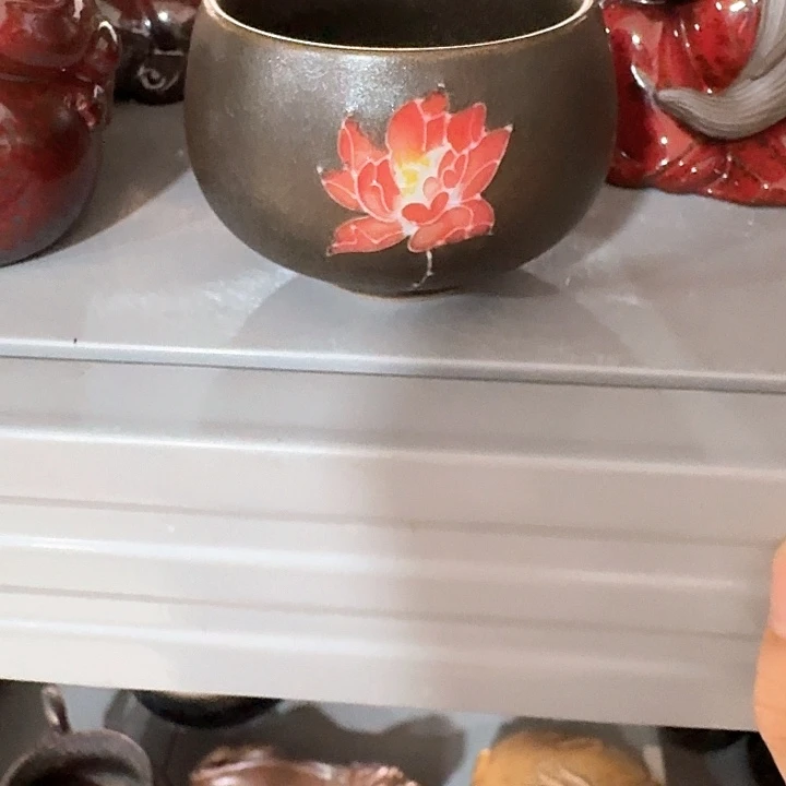 主人杯一个，瓷。。品茗