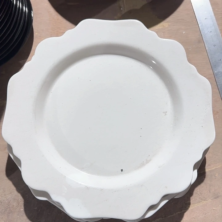 瓷11 英寸  花边盘  2 个