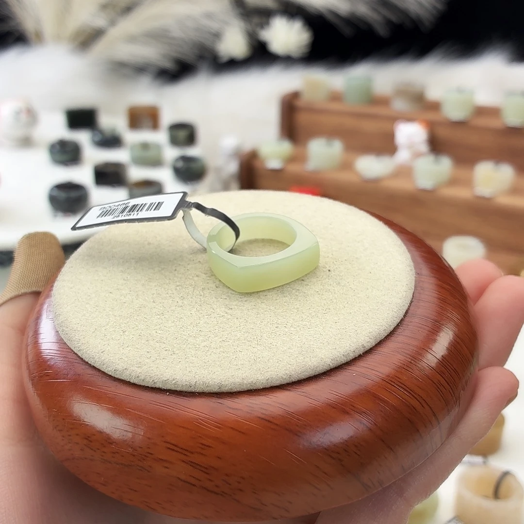 和田玉未镶嵌戒指浅绿马鞍17.23mmj34