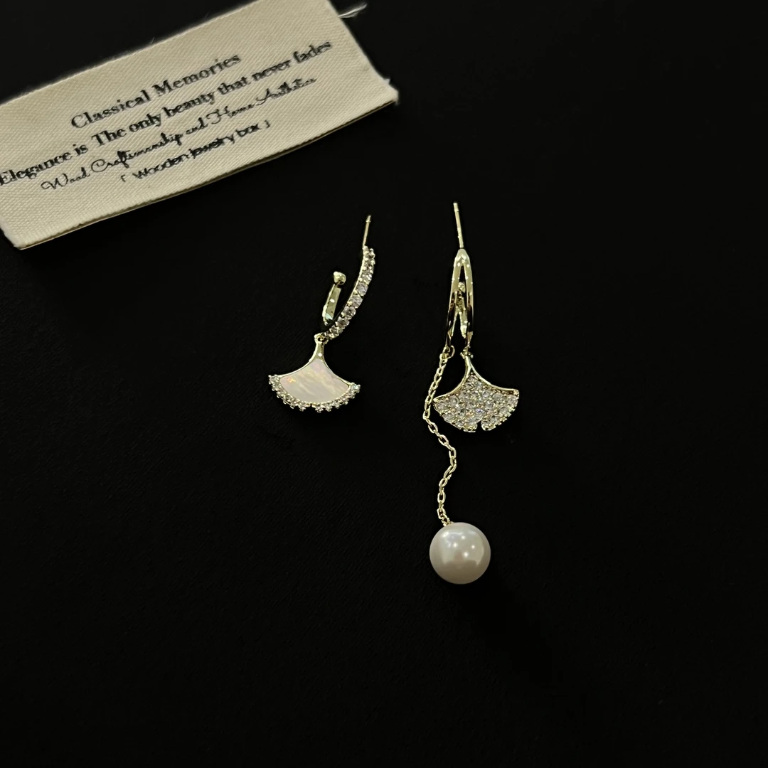 铜合金合成锆石耳饰 气质灵动楓叶流苏耳环